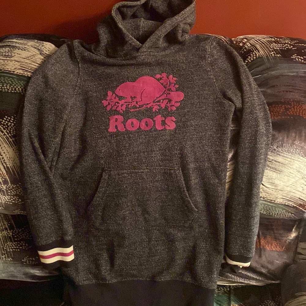 Girls Roots sweater